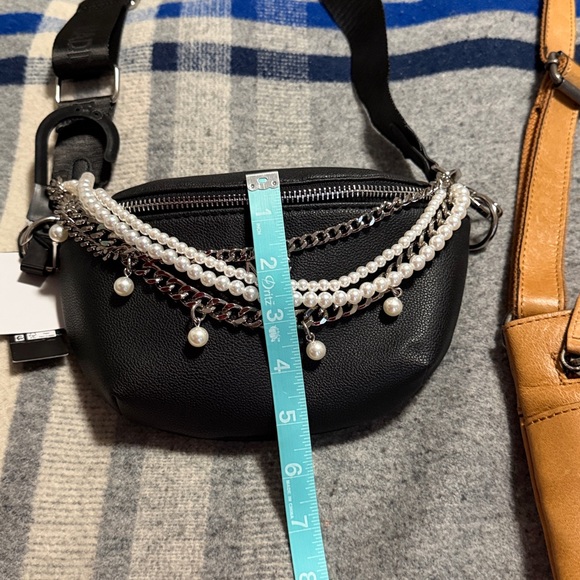 Madden Nyc Handbags - Madden NYC Black Crossbody Bag